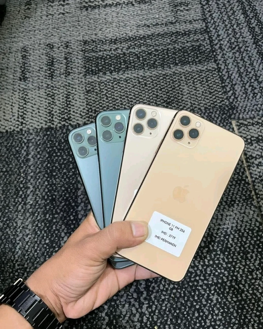 IPhone 11 Pro Max 256GB (90-100% Health) thumbnail 2