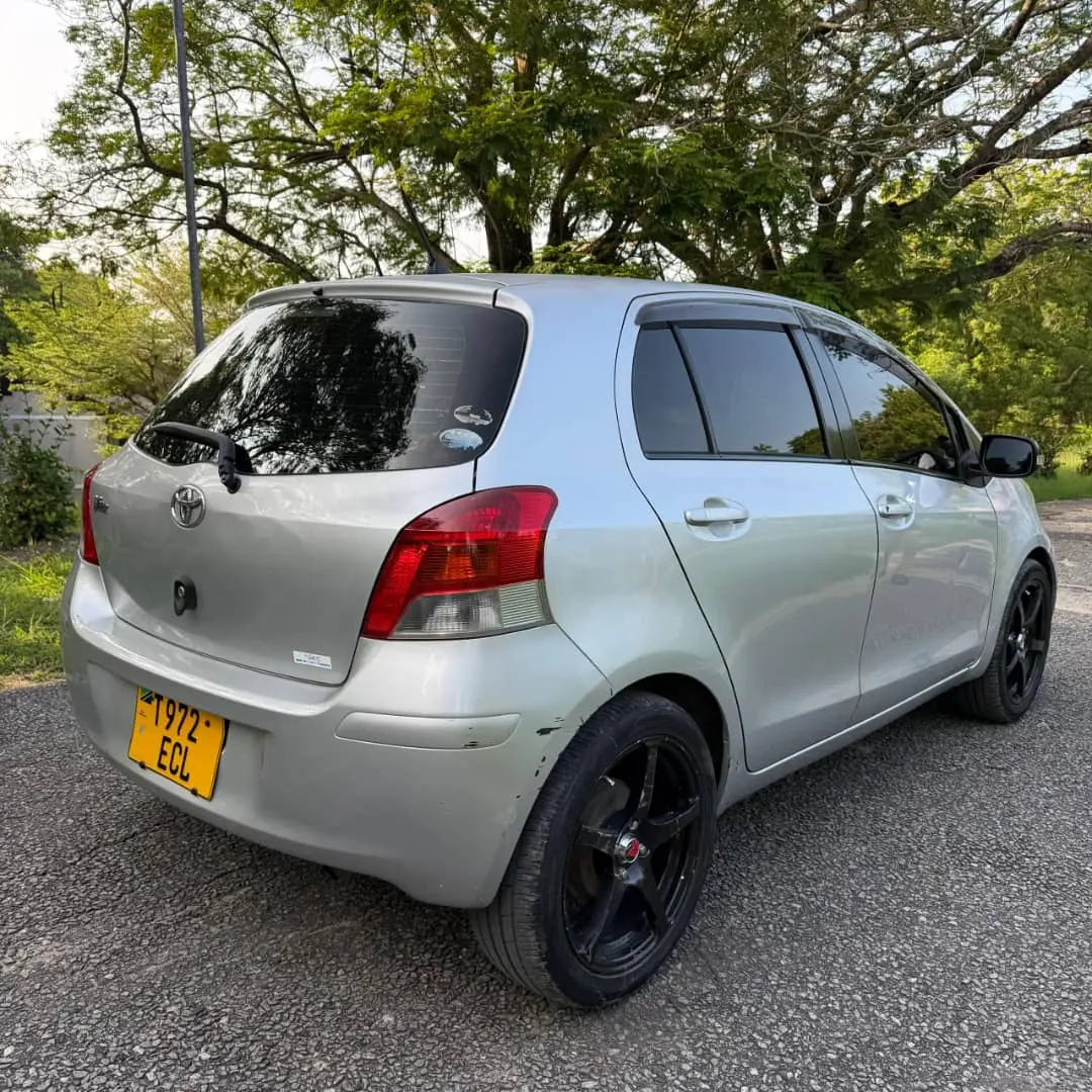 Toyota Vitz 2009, 1000cc, Push Start thumbnail 4