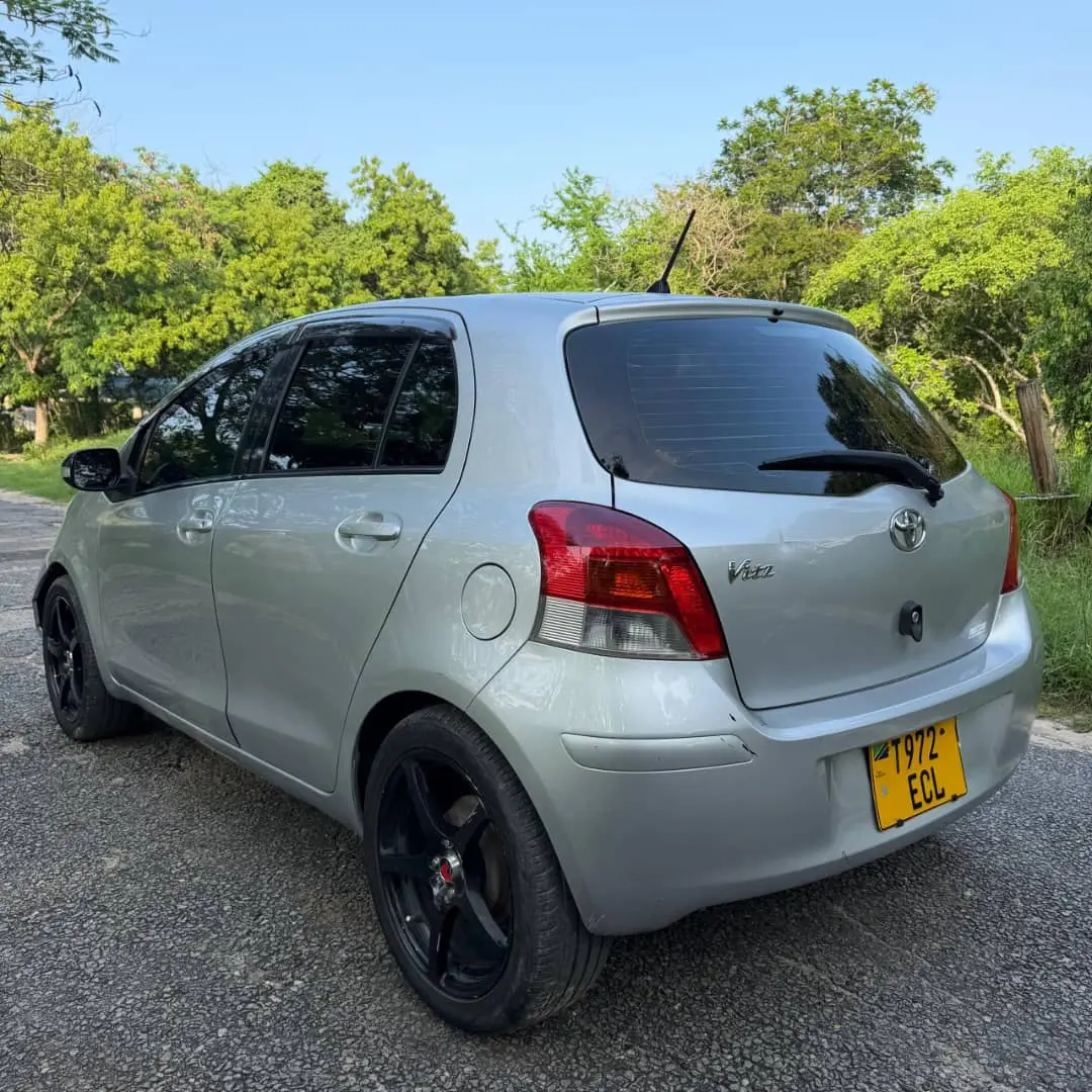 Toyota Vitz 2009, 1000cc, Push Start thumbnail 7