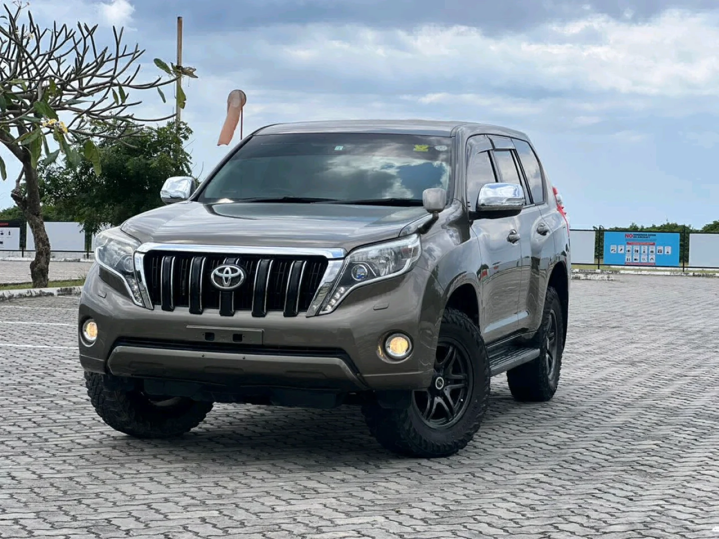 Toyota Land Cruiser Prado 150 2016 Diesel Automatic thumbnail 3