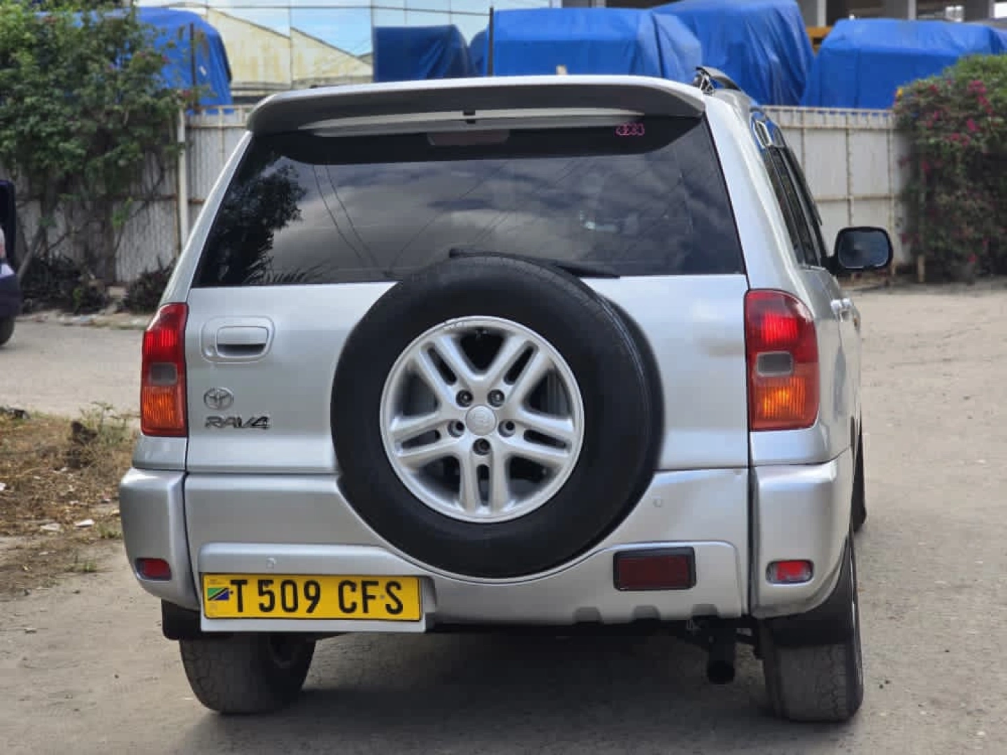 Toyota RAV4 SUV Silver thumbnail 2