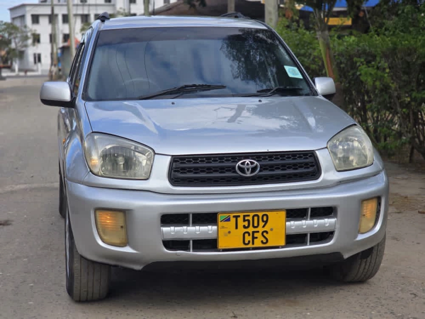 Toyota RAV4 SUV Silver thumbnail 4