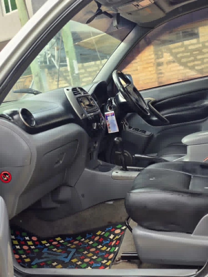 Toyota RAV4 SUV Silver thumbnail 5