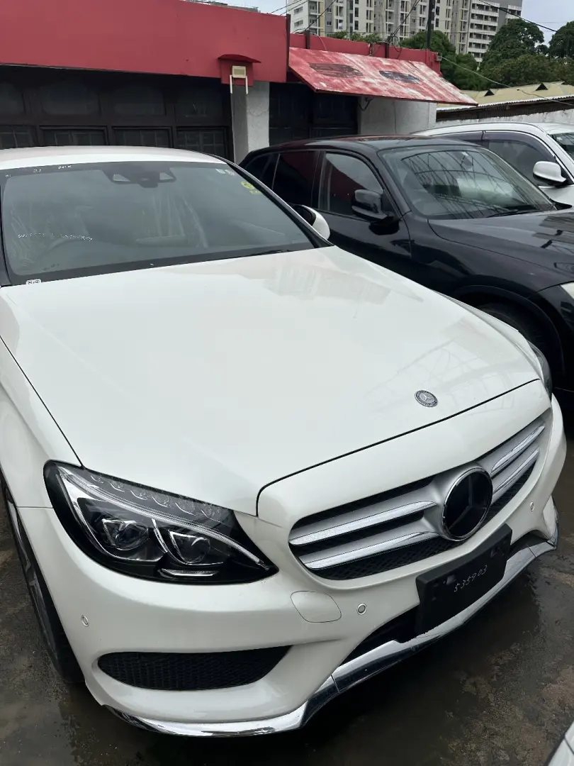 Mercedes-Benz C200 AMG Line 2015 thumbnail 2