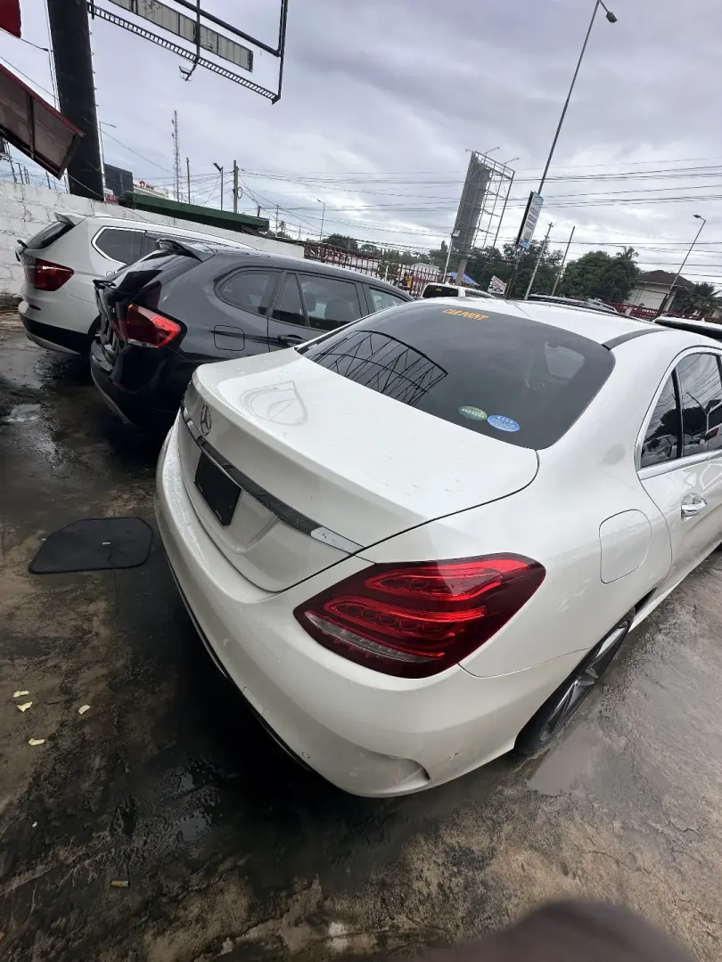 Mercedes-Benz C200 AMG Line 2015 thumbnail 3