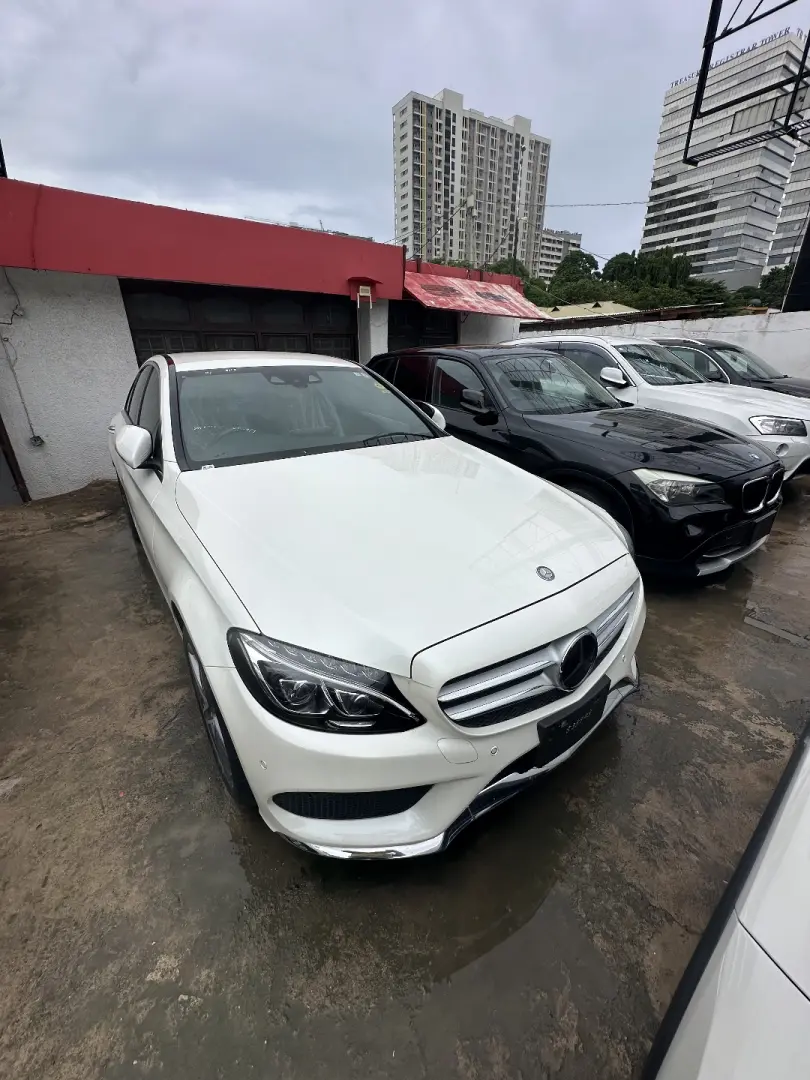 Mercedes-Benz C200 AMG Line 2015 thumbnail 4