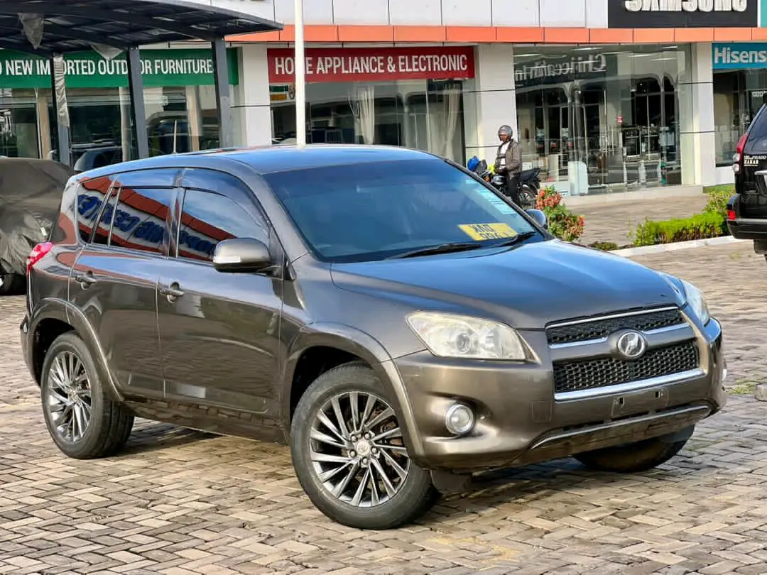 Toyota RAV4 2009, 2.3L Engine, 87,900 km thumbnail 3