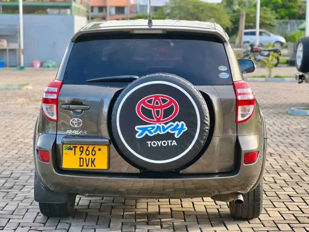 Toyota RAV4 2009, 2.3L Engine, 87,900 km thumbnail 5