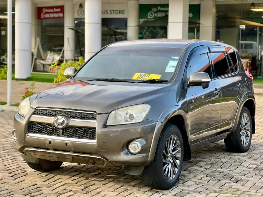 Toyota RAV4 2009, 2.3L Engine, 87,900 km thumbnail 6
