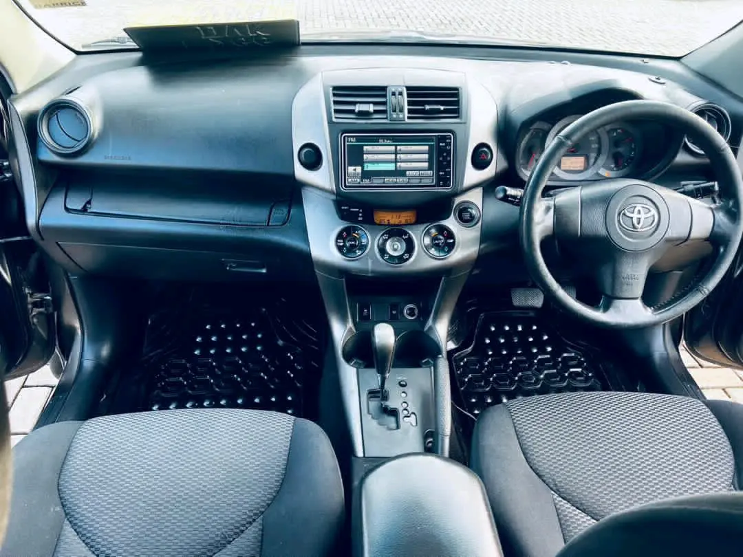 Toyota RAV4 2009, 2.3L Engine, 87,900 km thumbnail 9