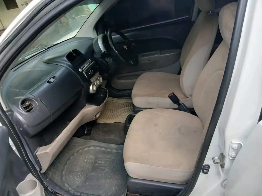 Toyota Passo thumbnail 5