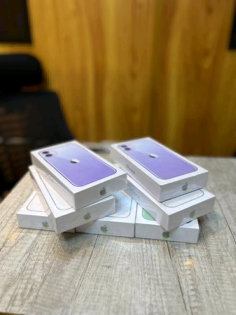 Brand New Apple iPhone 11 256GB Full Box thumbnail 3