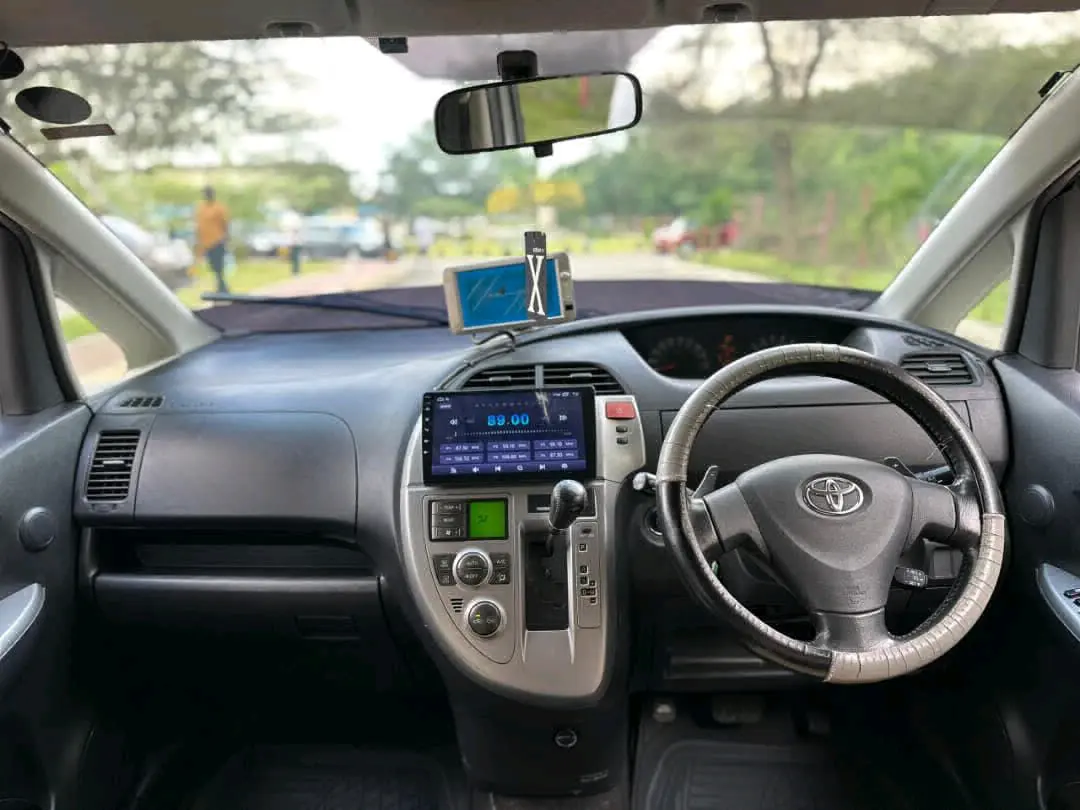 Toyota Ractis 2006 Silver Automatic thumbnail 7