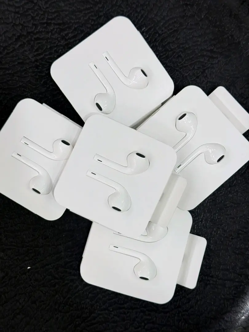 Earphones Original kutoka Apple (Mpyaa)