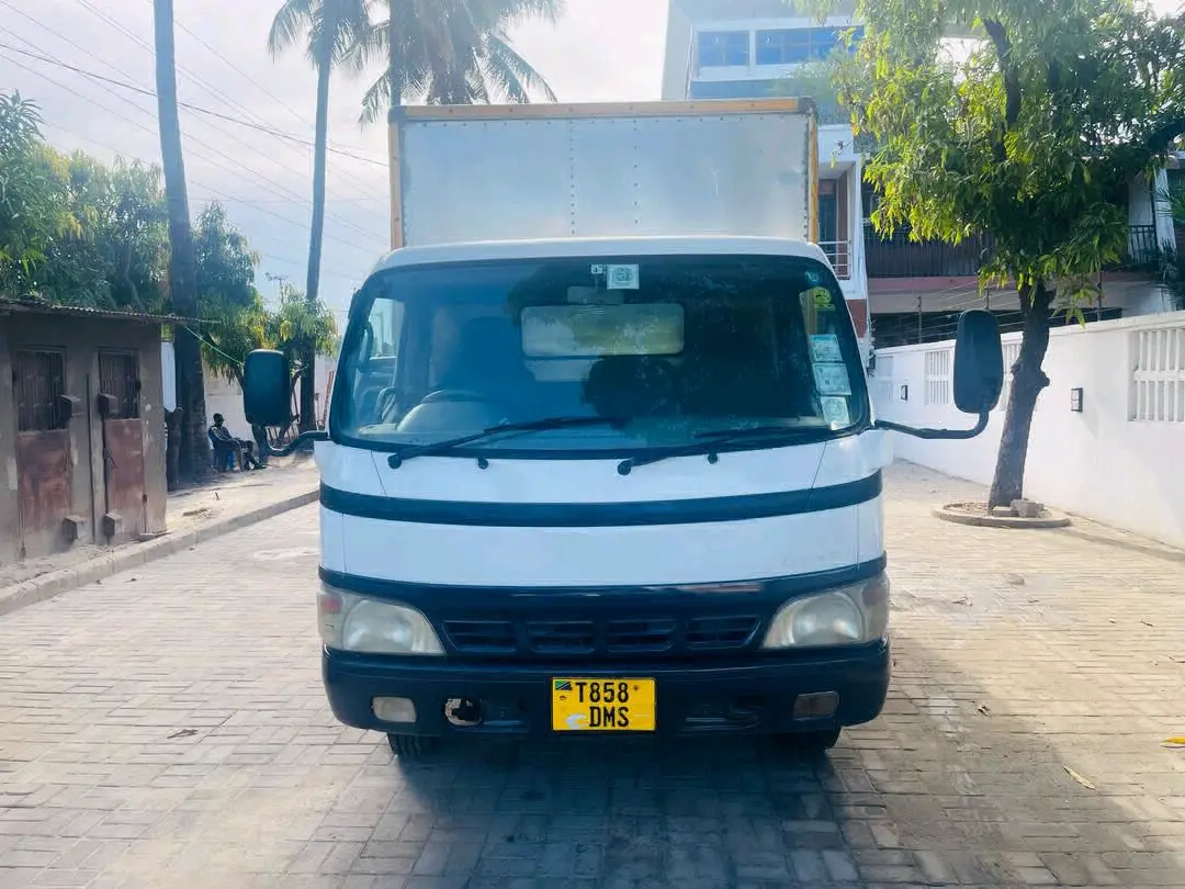 Toyota Dyna Box Truck 2006, 3.5 Tons