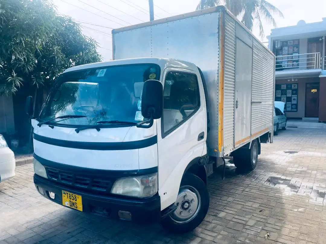 Toyota Dyna Box Truck 2006, 3.5 Tons thumbnail 2