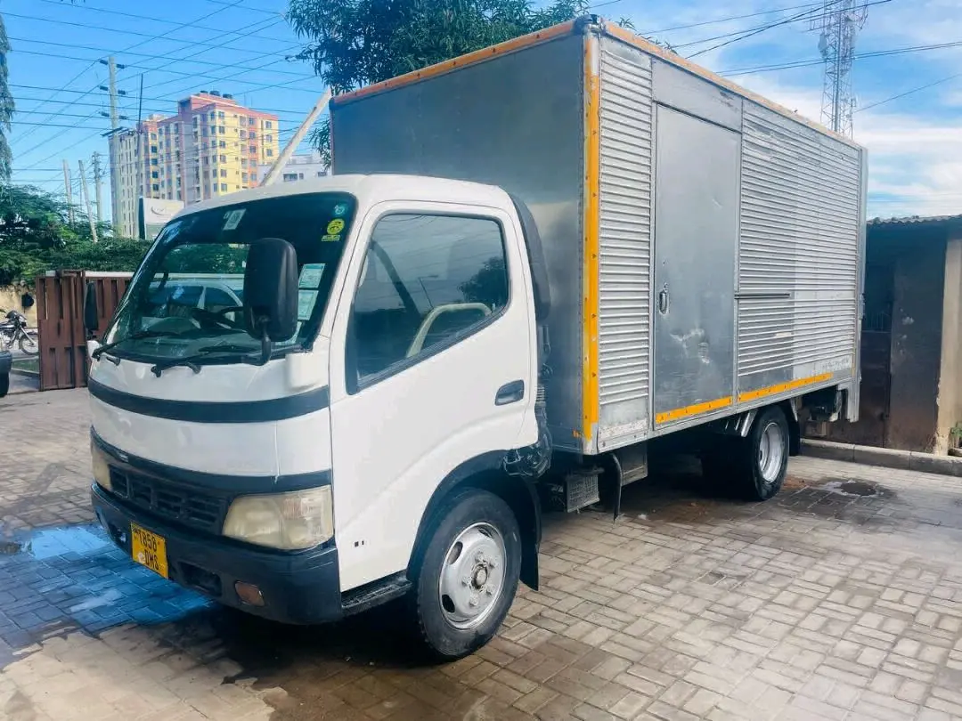 Toyota Dyna Box Truck 2006, 3.5 Tons thumbnail 5