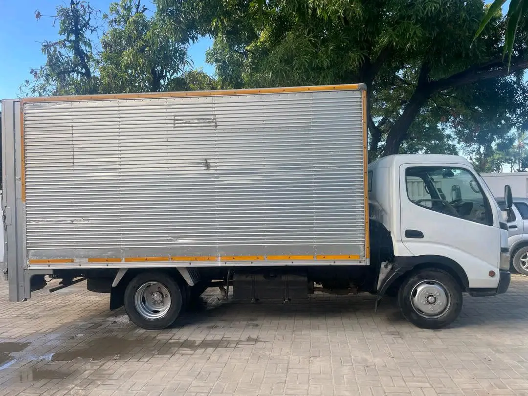 Toyota Dyna Box Truck 2006, 3.5 Tons thumbnail 6