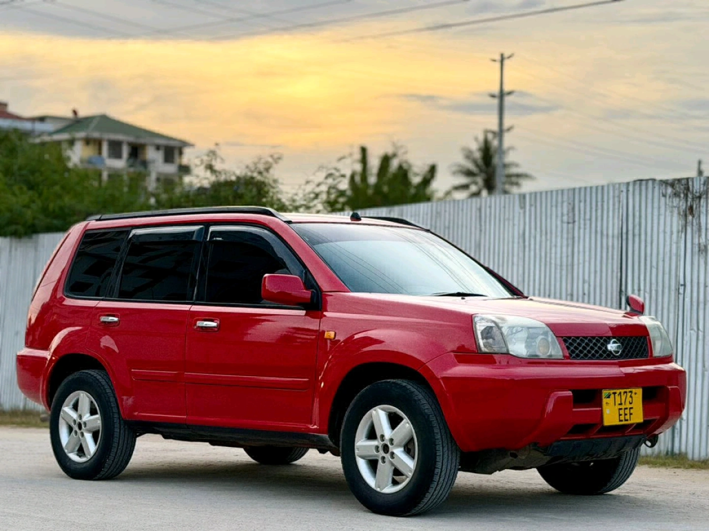 Used Red Nissan X-Trail SUV thumbnail 3