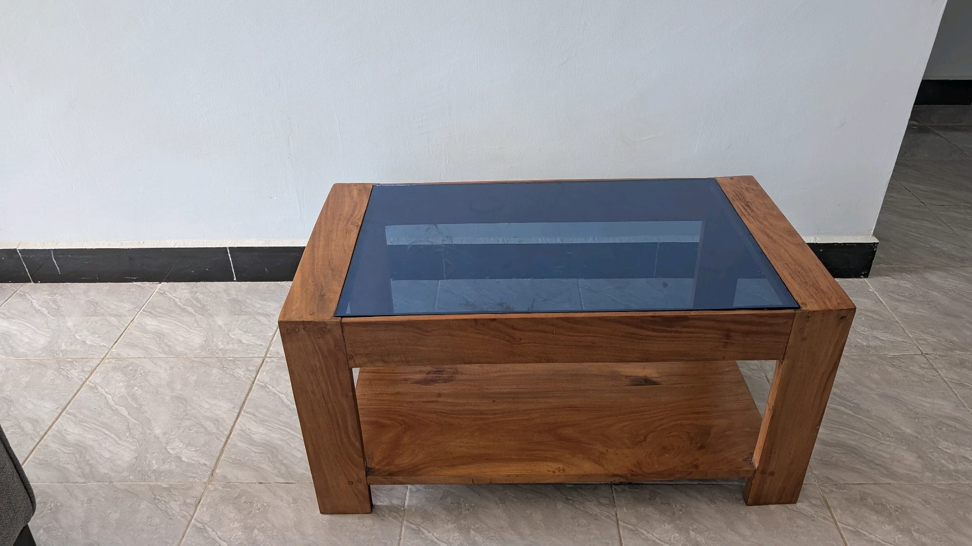 Mninga Wooden Coffee Table & TV Showcase Set thumbnail 3