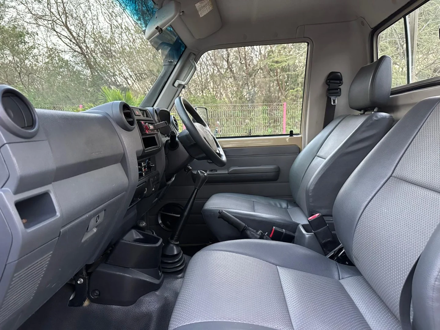2017 Toyota Land Cruiser Hardtop Single Cabin thumbnail 3