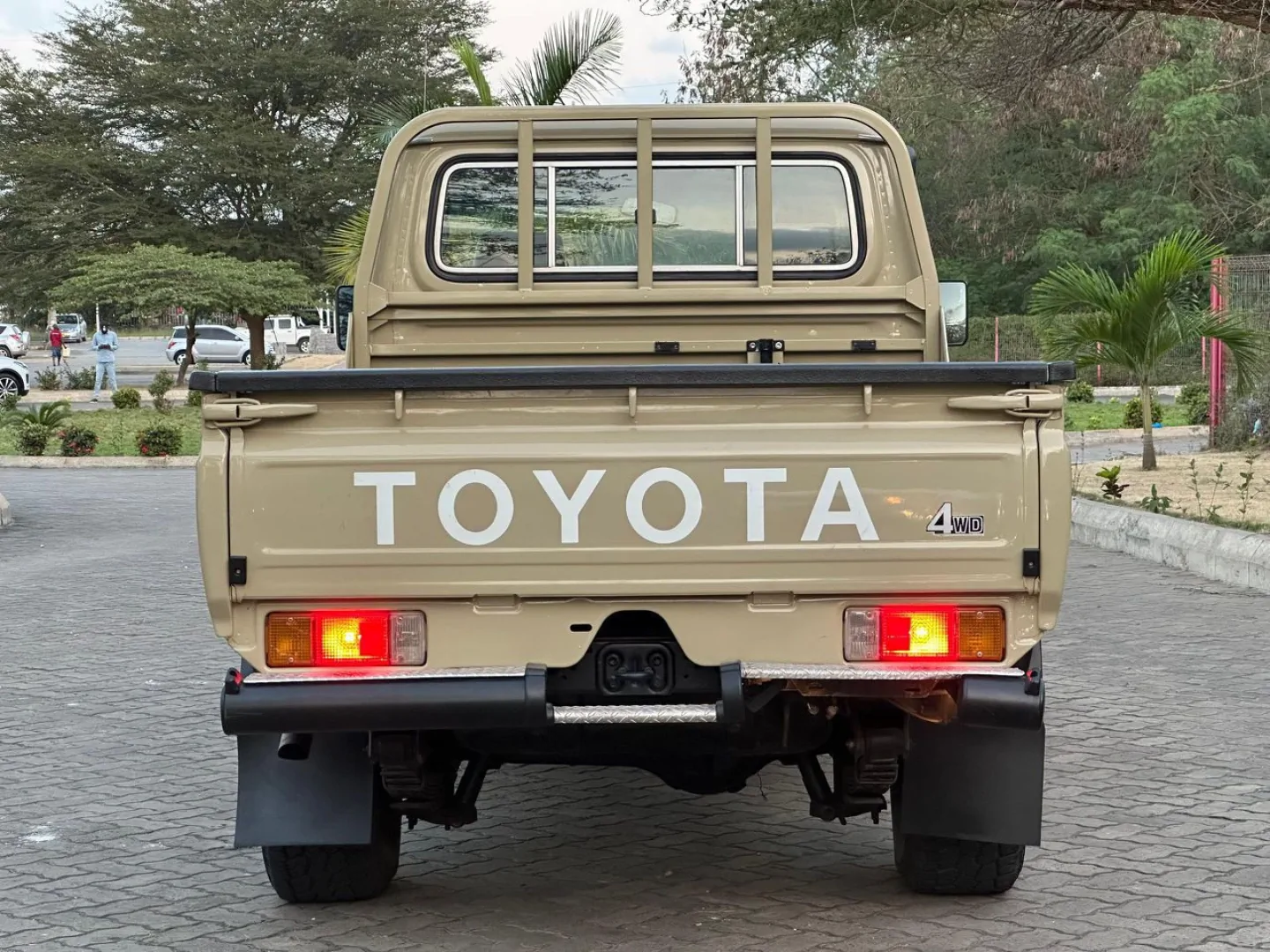 2017 Toyota Land Cruiser Hardtop Single Cabin thumbnail 4