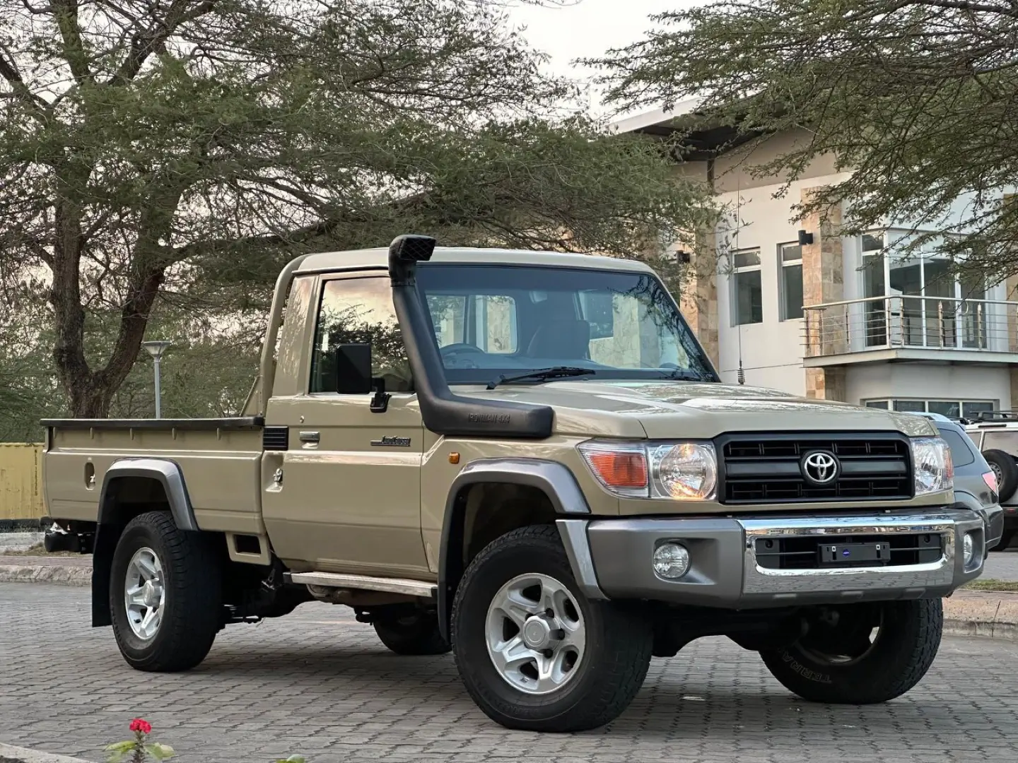 2017 Toyota Land Cruiser Hardtop Single Cabin thumbnail 5
