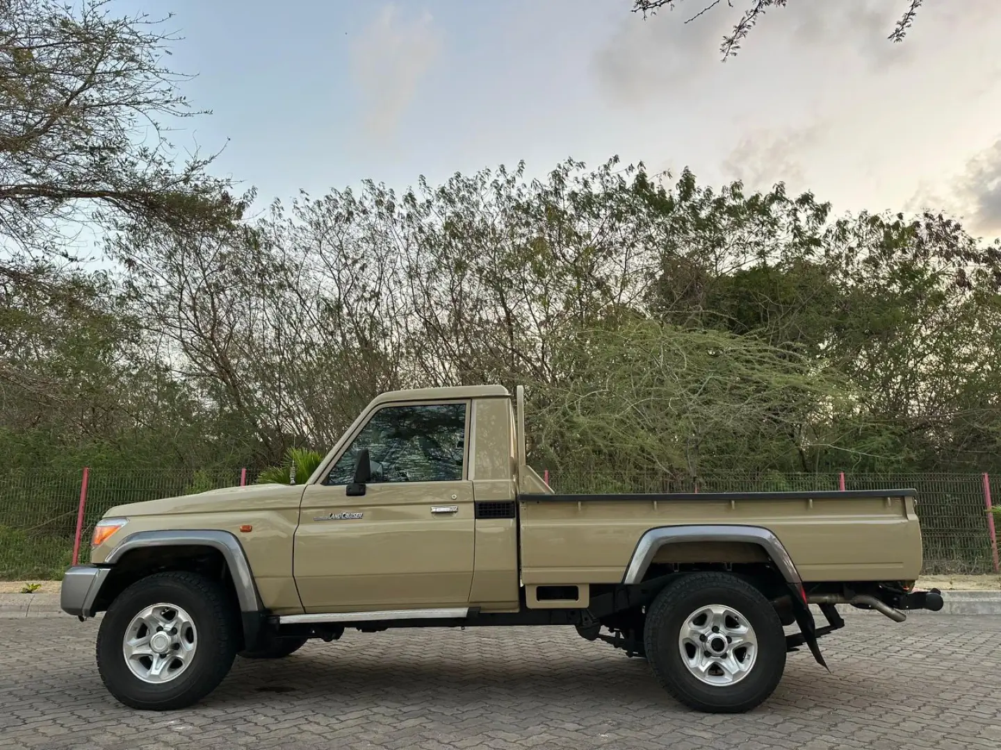2017 Toyota Land Cruiser Hardtop Single Cabin thumbnail 8
