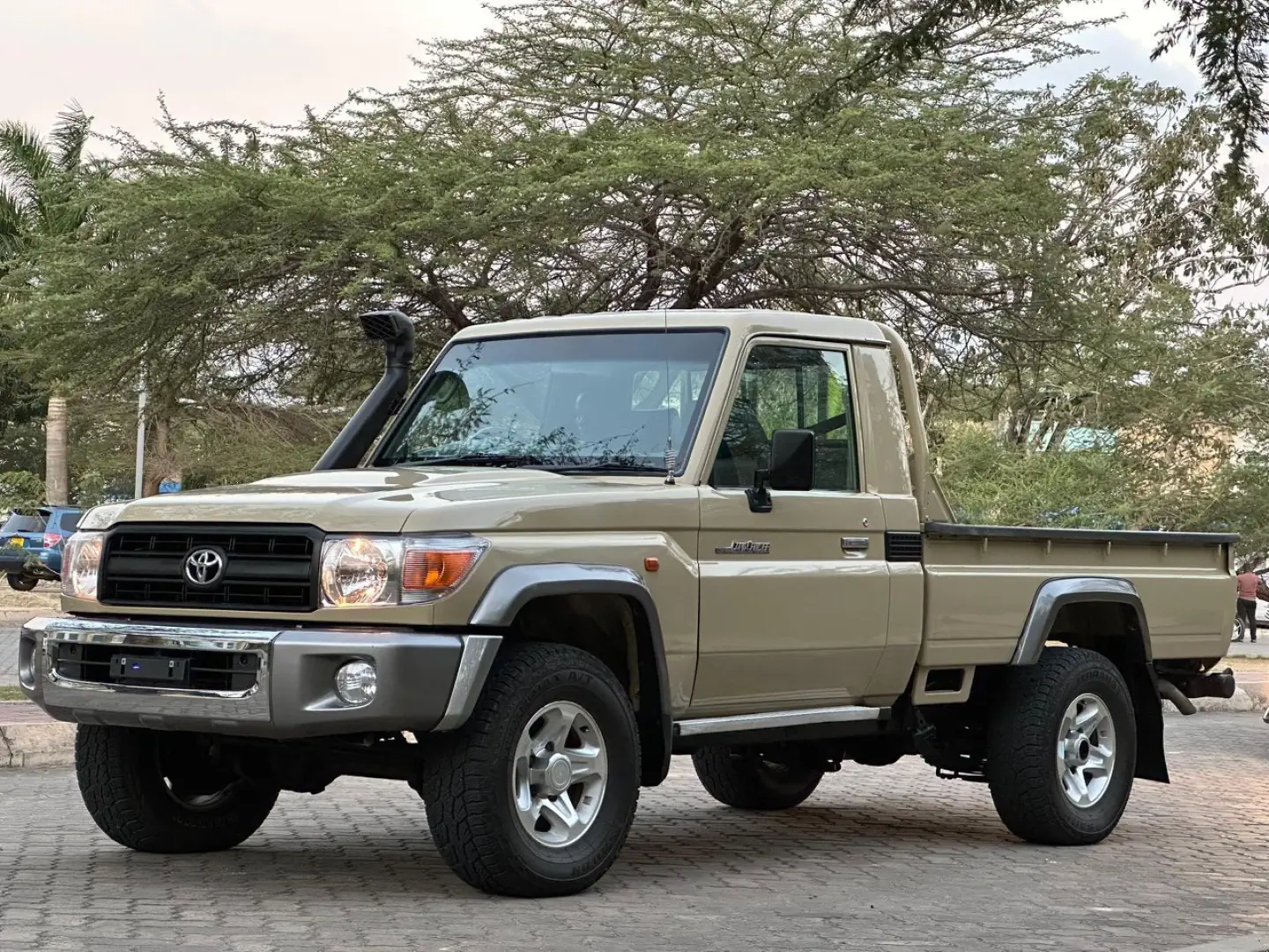 2017 Toyota Land Cruiser Hardtop Single Cabin thumbnail 9