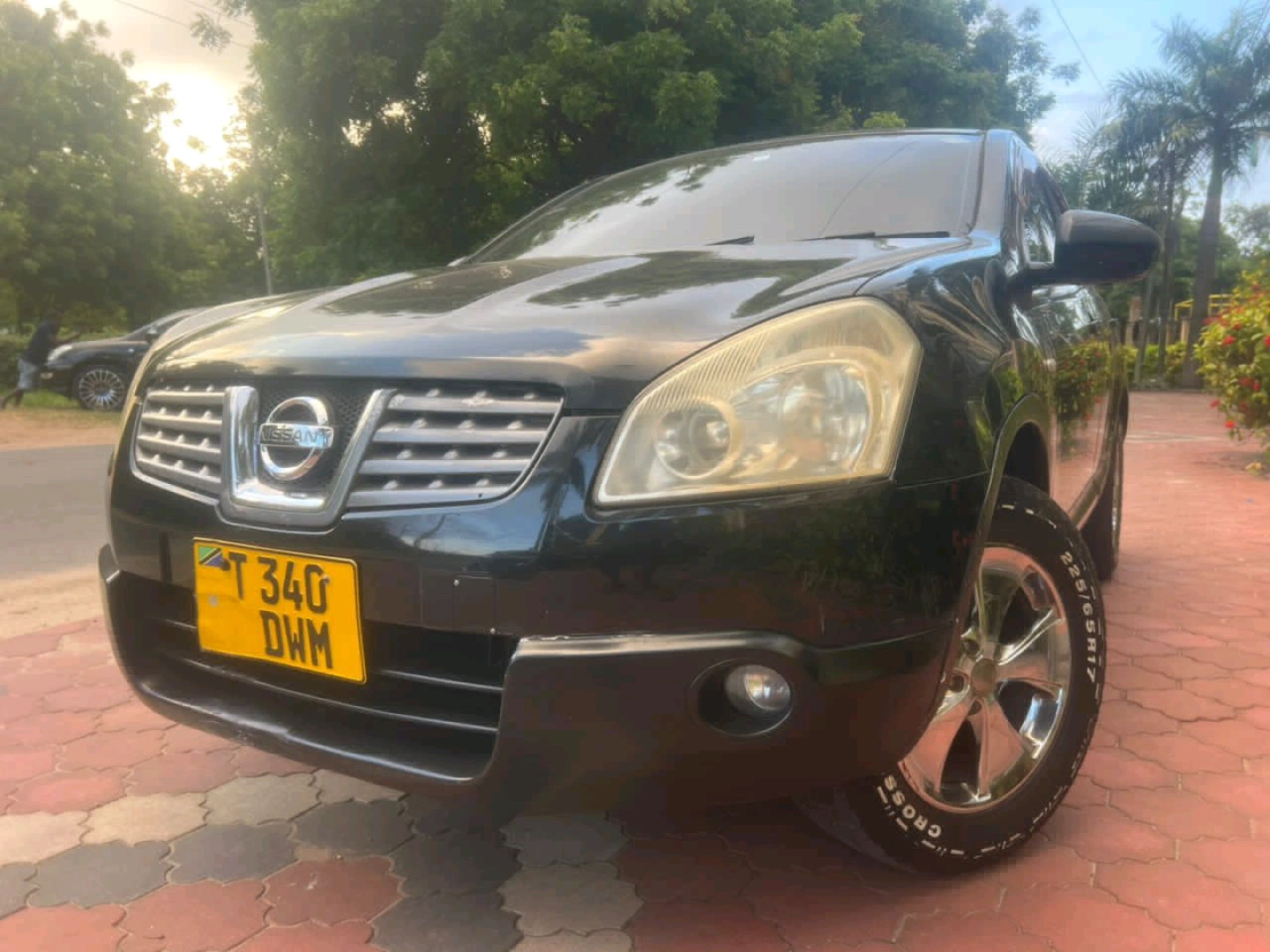 Black Nissan Dualis (Qashqai) 2008 - 1990cc thumbnail 3