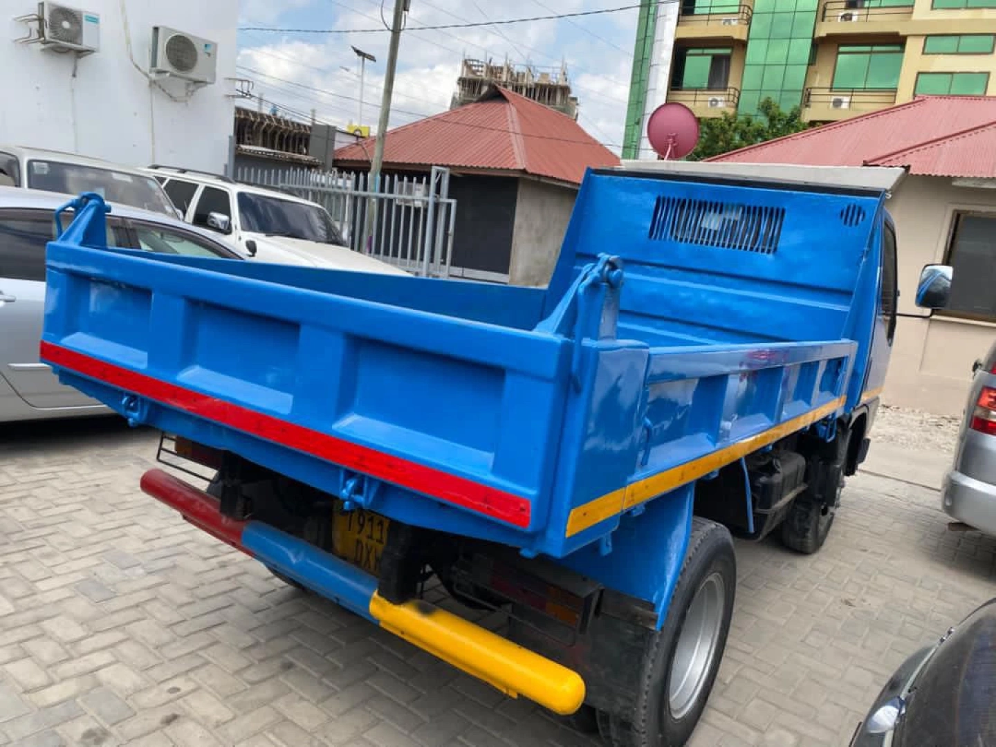 Mitsubishi Canter Tipper Truck DXW Diesel Manual thumbnail 3