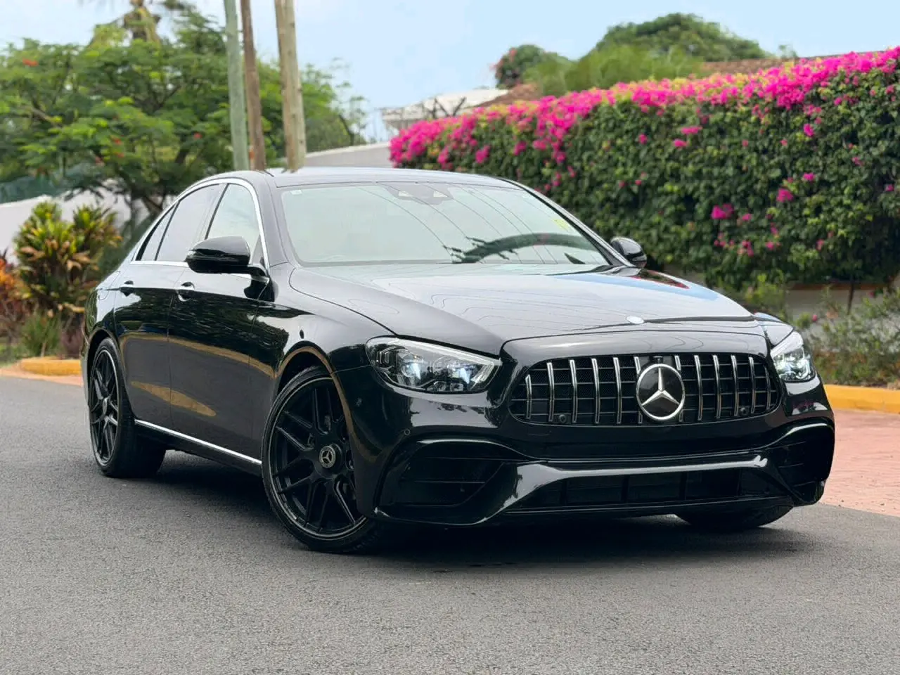 Mercedes-Benz E-Class Sedan 2017/2021 thumbnail 2