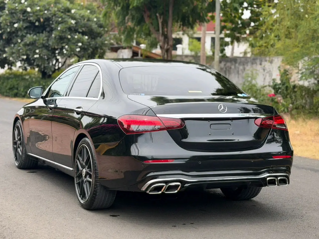 Mercedes-Benz E-Class Sedan 2017/2021 thumbnail 4