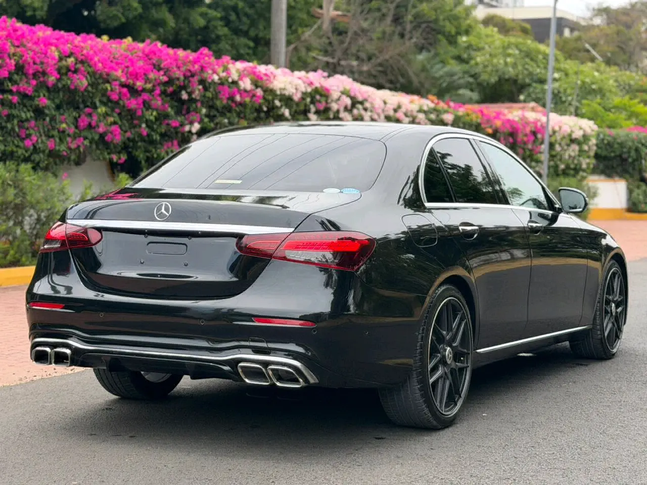 Mercedes-Benz E-Class Sedan 2017/2021 thumbnail 5