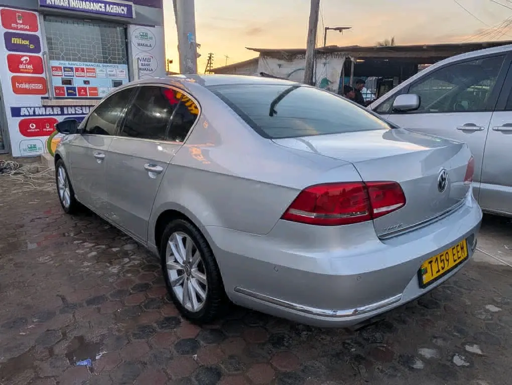 2013 Volkswagen Passat (EEM) thumbnail 4