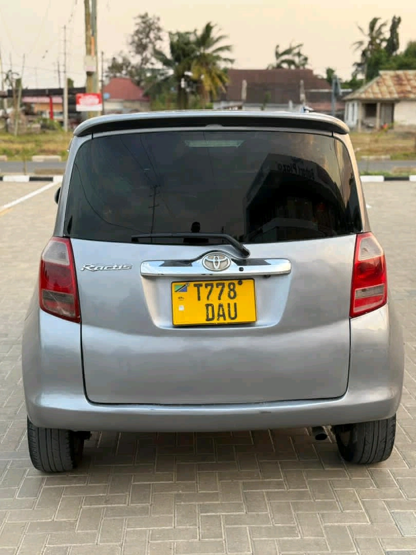 Used Toyota Ractis Mini-van 1490 CC thumbnail 3