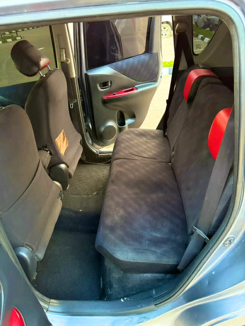 Used Toyota Ractis Mini-van 1490 CC thumbnail 6