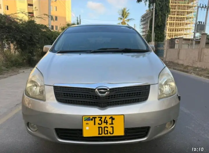 Toyota Ractis - Silver