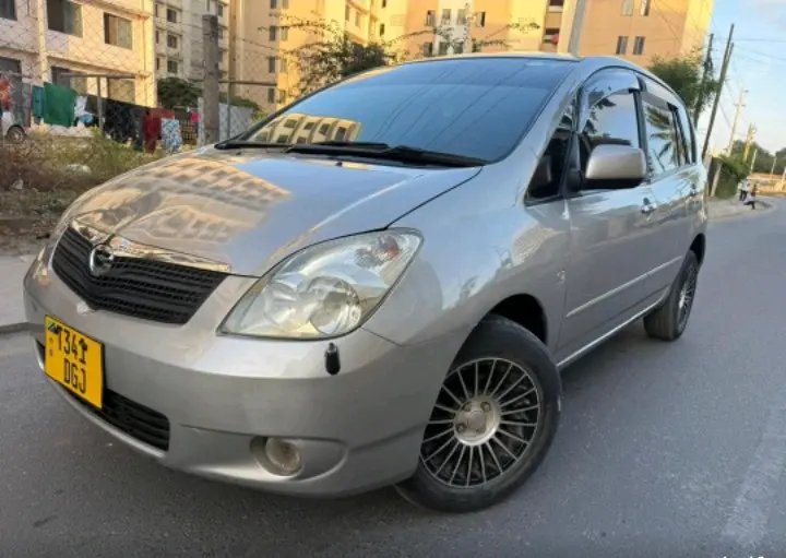 Toyota Ractis - Silver thumbnail 2