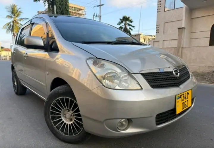 Toyota Ractis - Silver thumbnail 3