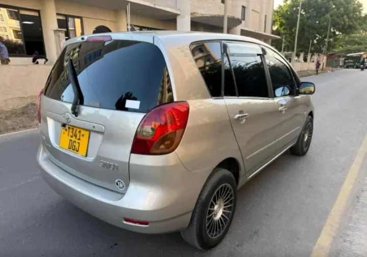 Toyota Ractis - Silver thumbnail 5