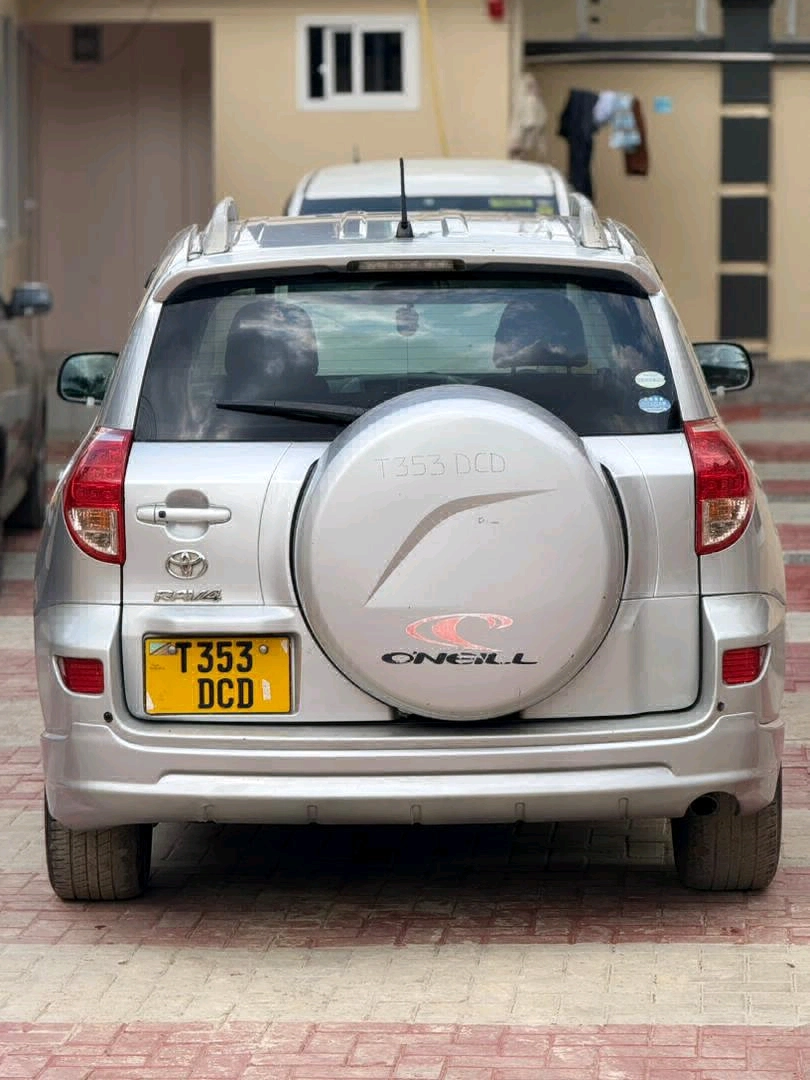 Silver Toyota RAV4 DCD Inauzwa thumbnail 3