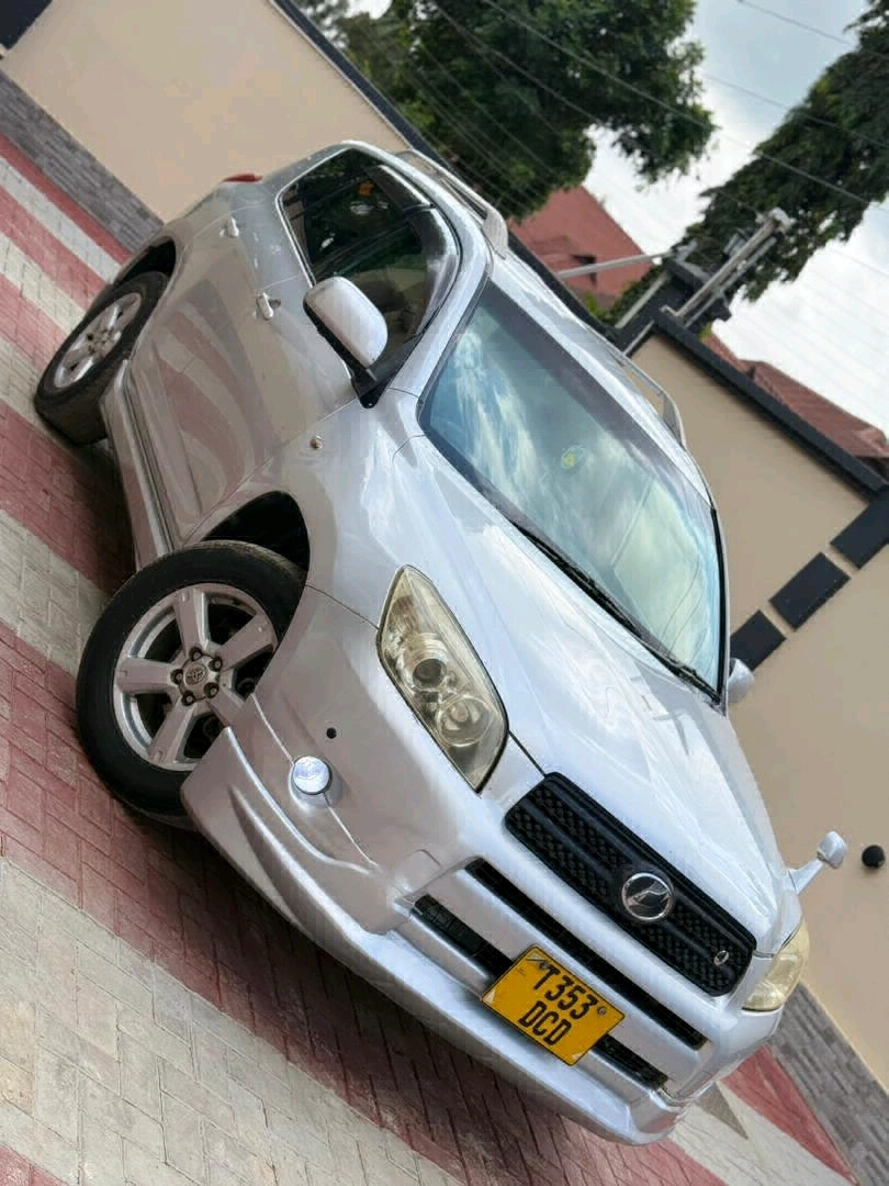 Silver Toyota RAV4 DCD Inauzwa thumbnail 4