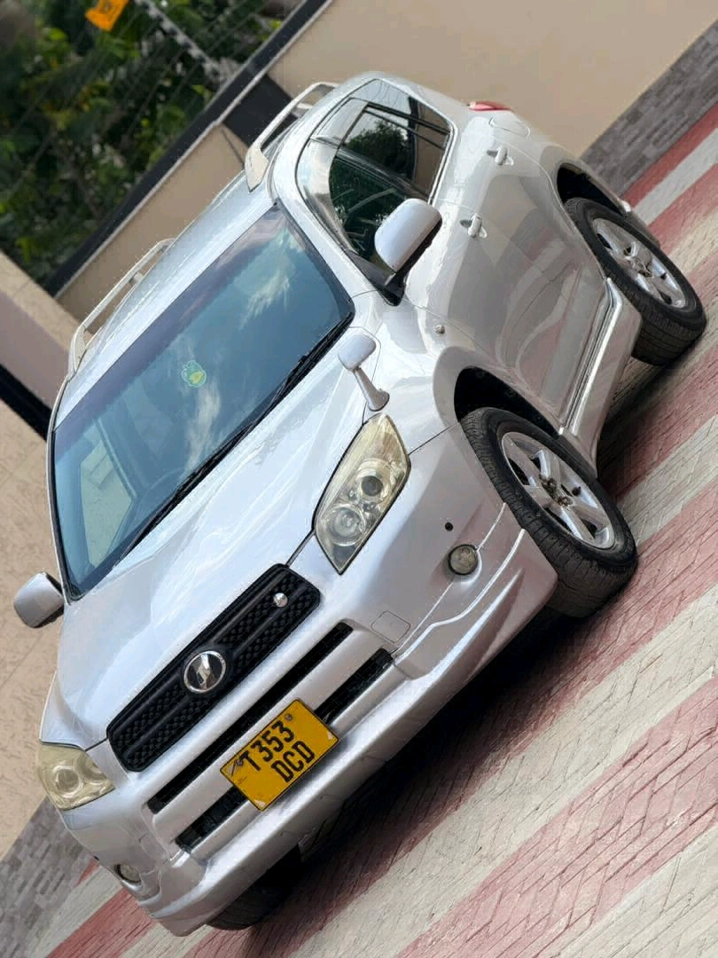 Silver Toyota RAV4 DCD Inauzwa thumbnail 5