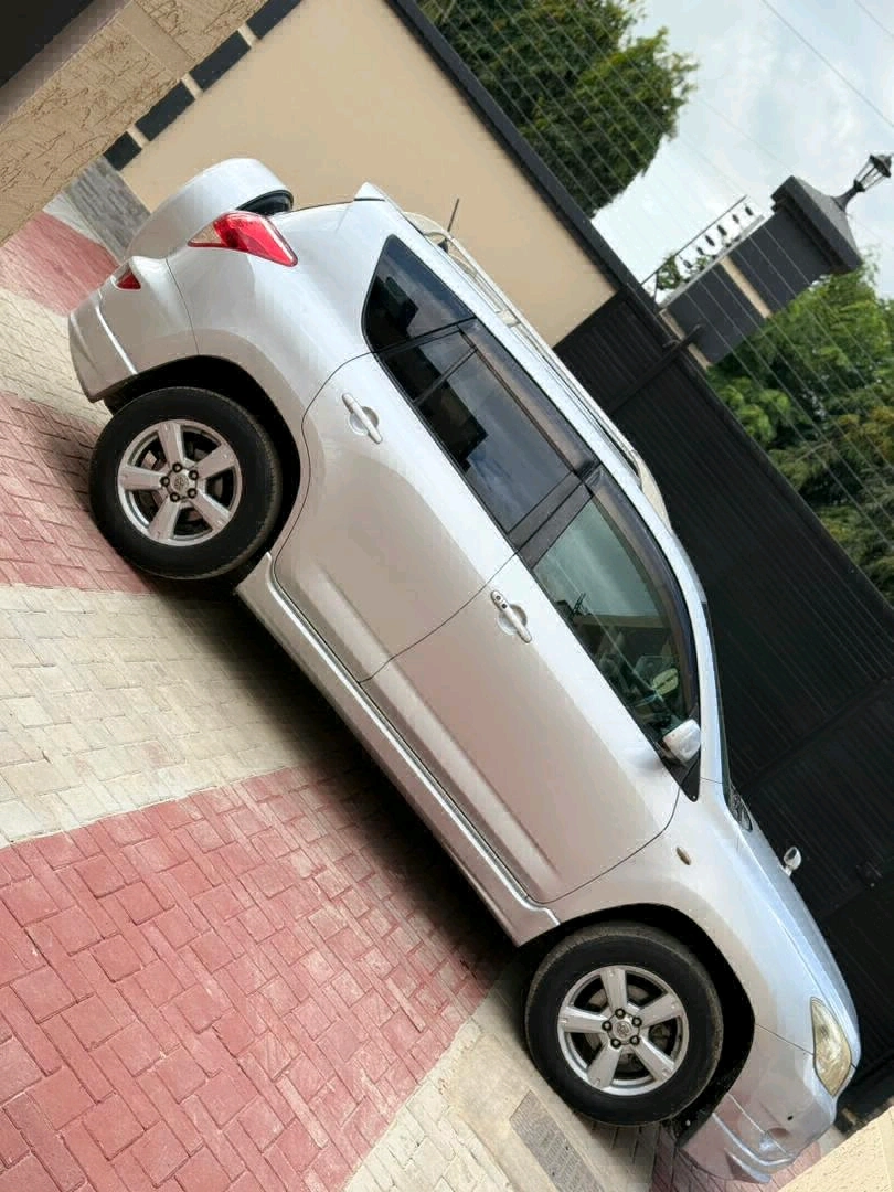 Silver Toyota RAV4 DCD Inauzwa thumbnail 6