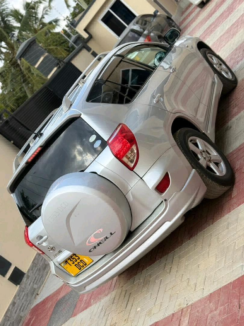 Silver Toyota RAV4 DCD Inauzwa thumbnail 7