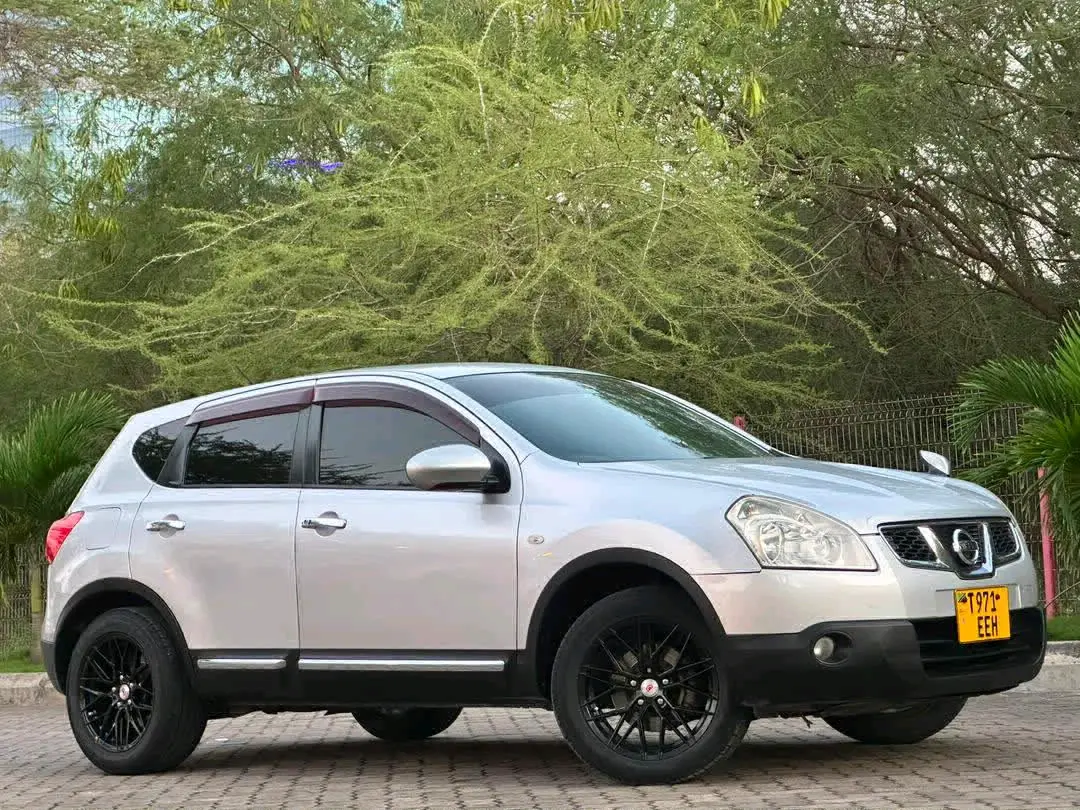 Nissan Dualis 2010 Silver thumbnail 3