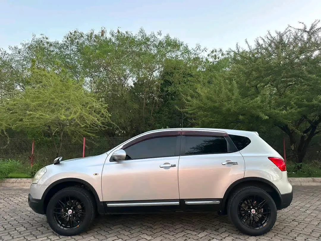 Nissan Dualis 2010 Silver thumbnail 5