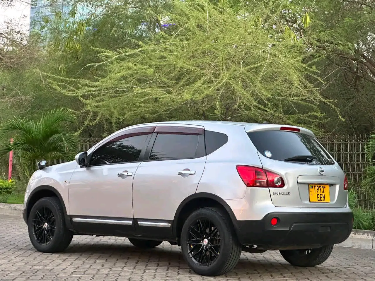 Nissan Dualis 2010 Silver thumbnail 6