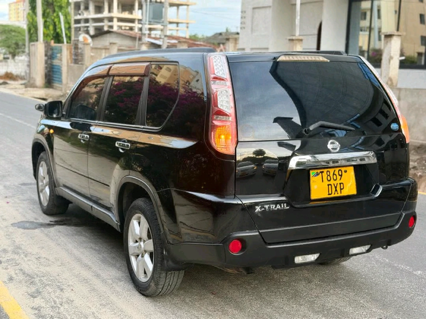 Nissan X-Trail 2010 Black SUV thumbnail 5